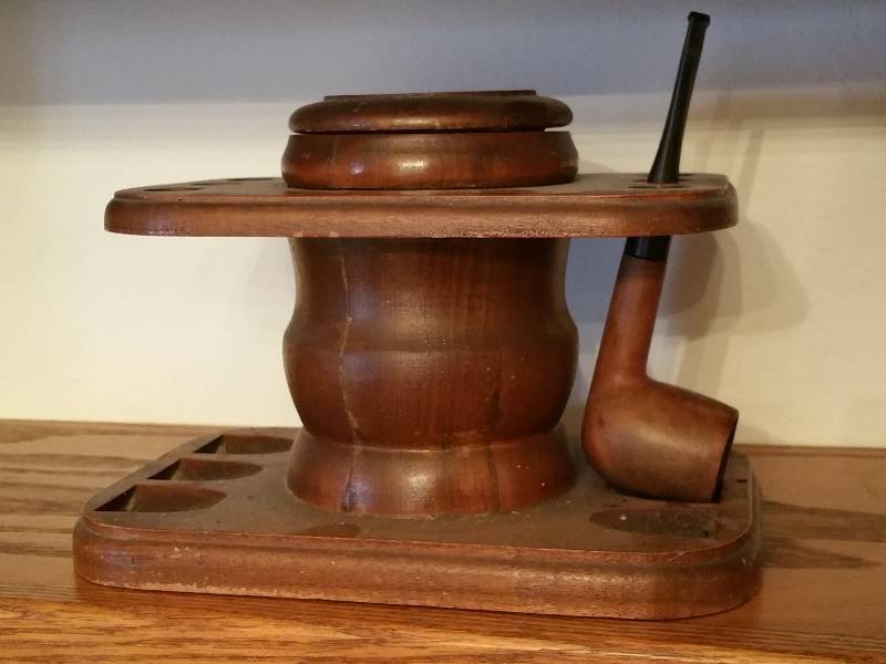 lot 60 image: Vintage Wooden Pipe Stand and Humidor w Pipe