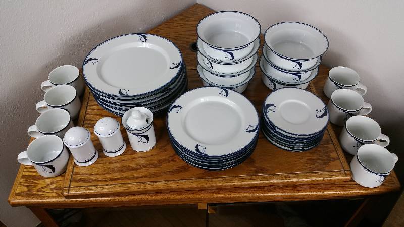 lot 78 image: Dansk Flora Bayberry Blue Dinning Set