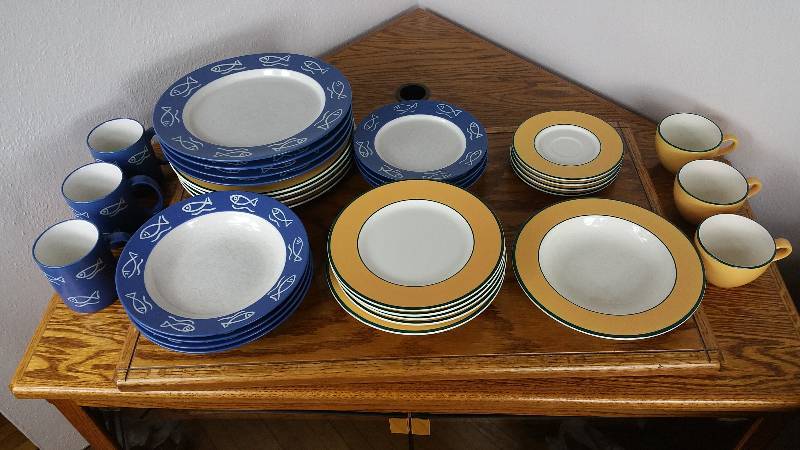 lot 79 image: Blue Pottery Barn Bongo Fish & Pagnossin 9304 in Spa Yellow