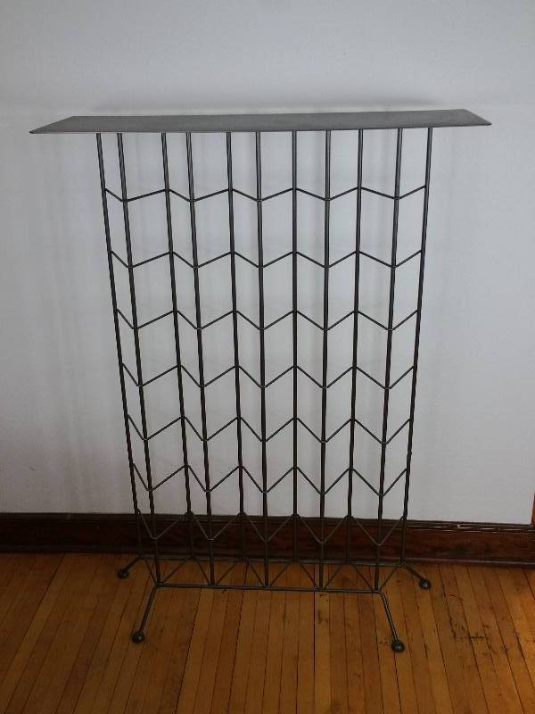 lot 85 image: Metal Kiosk  CD Rack  Display Rack
