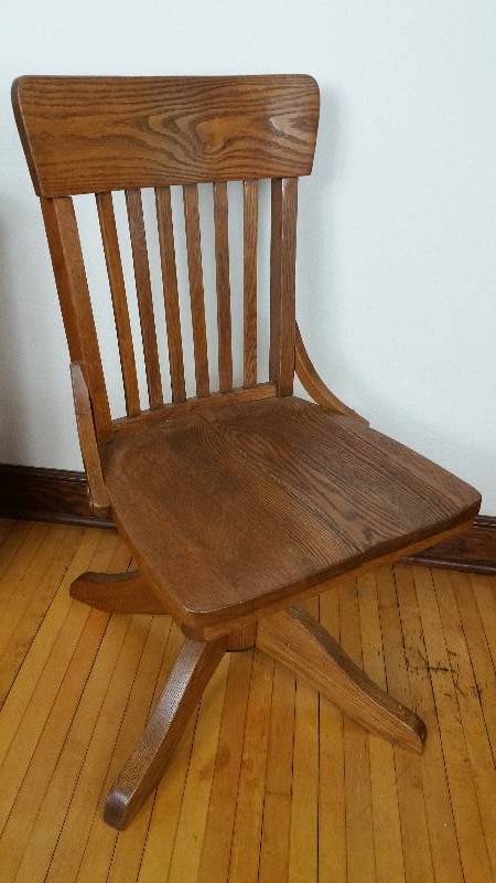 lot 15D image: 1920s Solid Oak Office Chair