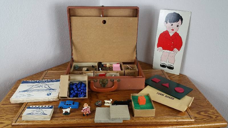 lot 88 image: Vintage Psychology Chidrens IQ Testing Kit