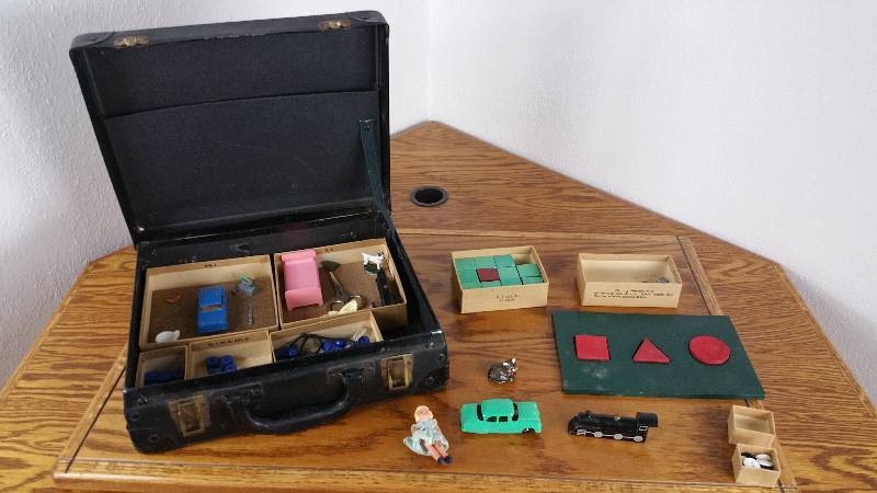 lot 89 image: Vintage Psychology Chidrens IQ Testing Kit