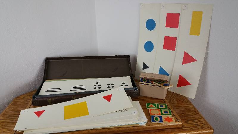 lot 91 image: Vintage Psychology Chidrens IQ Testing Kit
