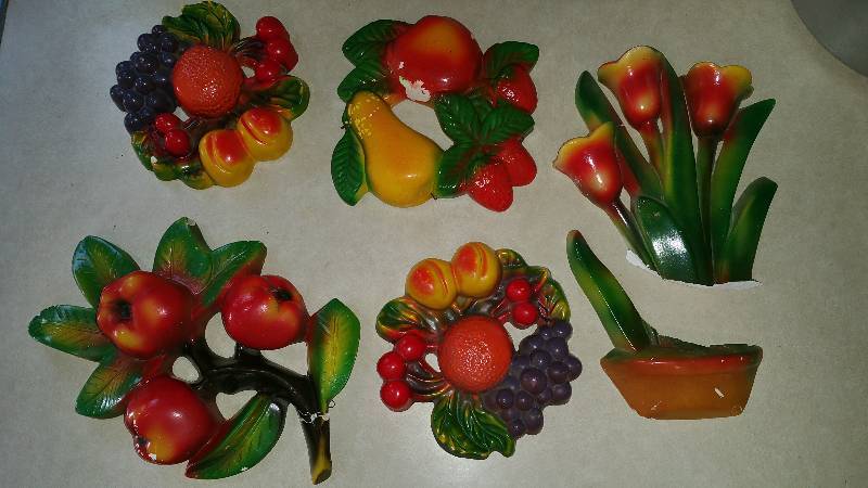 lot 93 image: Group of Vintage Chalkware