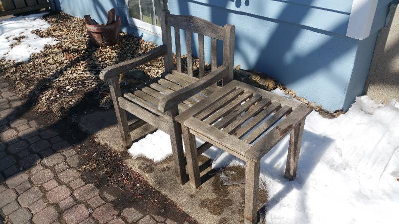 lot 104 image: Wood Chair & Table