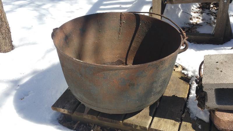 lot 108 image: Cast iron Scalding Pot