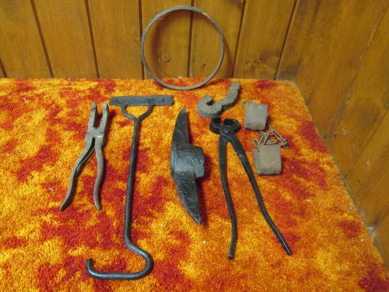 lot 33B image: Antique Tools