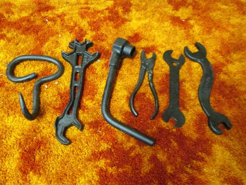 lot 33C image: Antique Tools