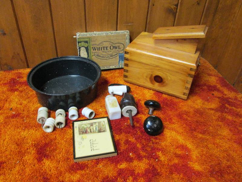 lot 50B image: Shoe Shine Box & Insulators