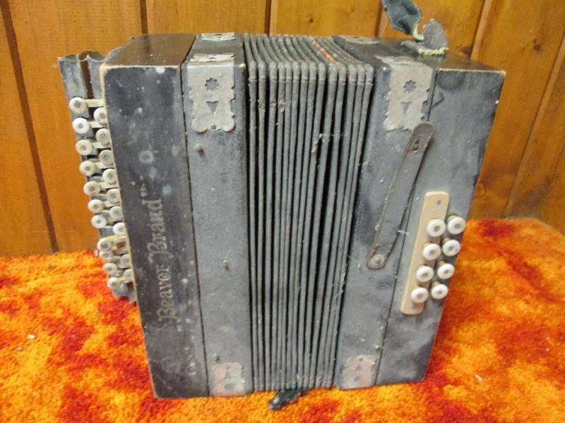 lot 50C image: Beaver Brans accordion