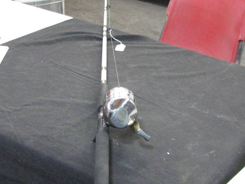 lot 1 image: Shakespeare 4000TI Reel with Rod