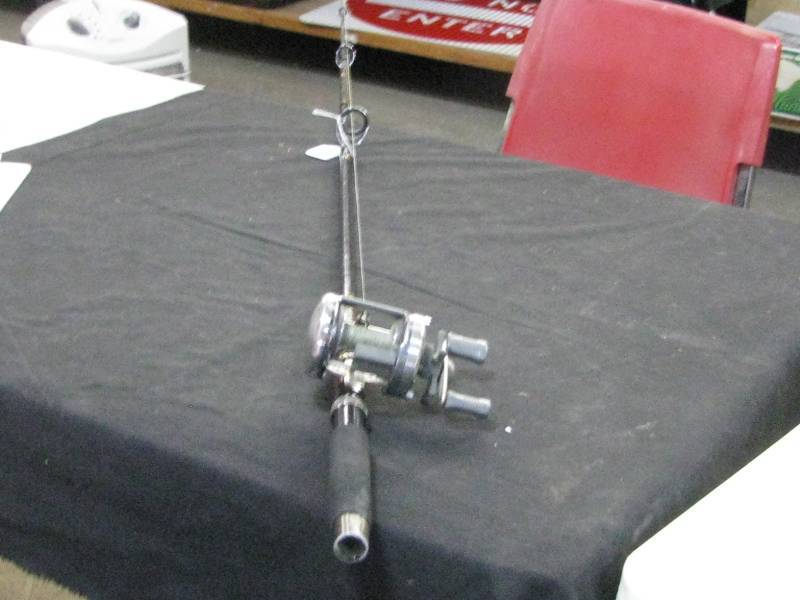 lot 3 image: Shimano Corsair CS 400 Reel with Rod