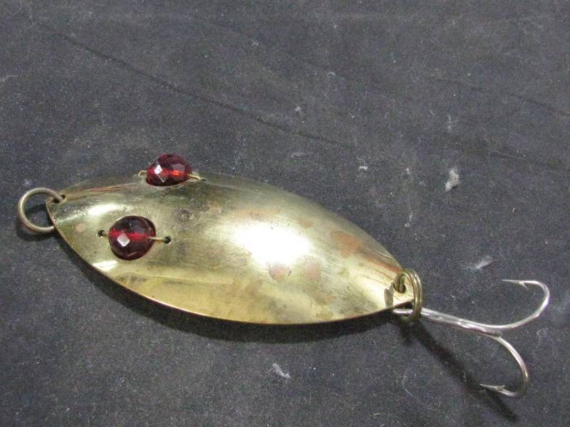 lot 35 image: Red-Eye Muskie Spoon