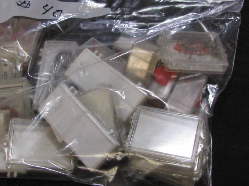 lot 40 image: Mixed Bag of Old Hooks in Boxes