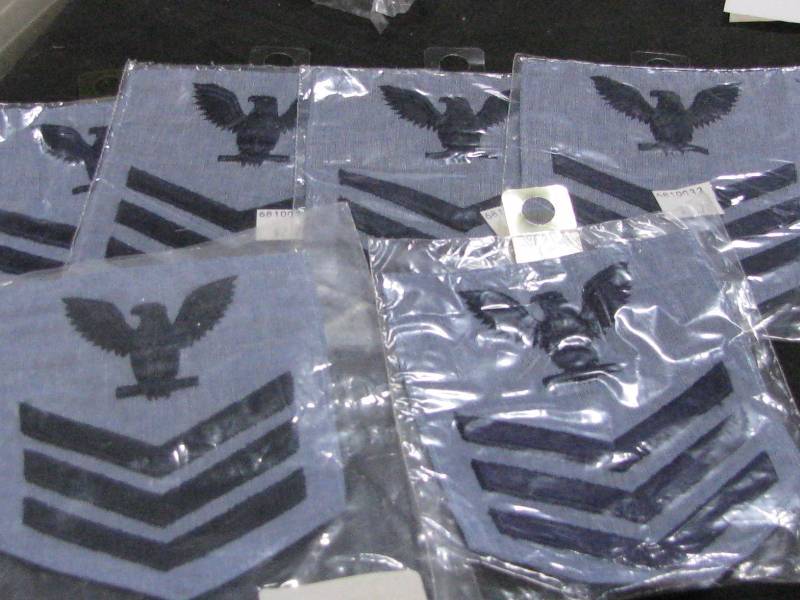 lot 58 image: US Navy Utility Rating Badges-Male