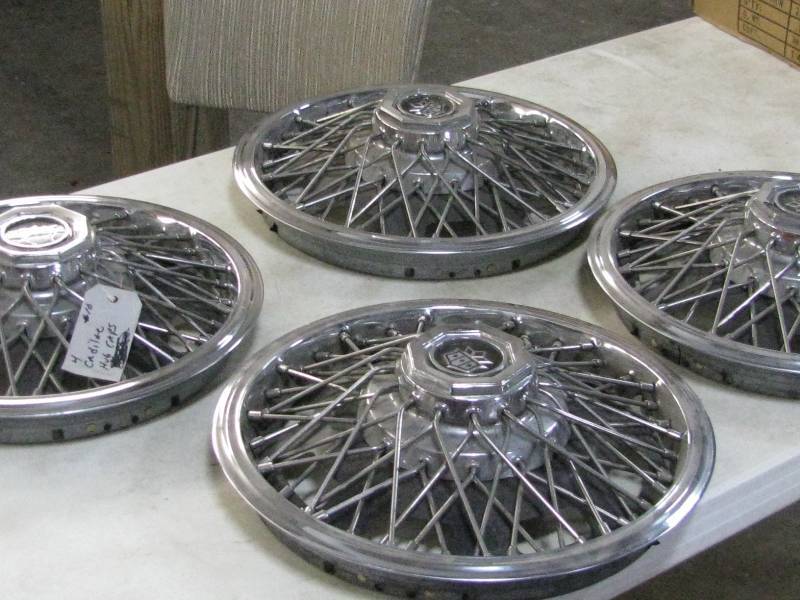 lot 100 image: Cadillac Hub Caps