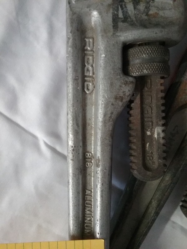 2x Heavy Duty Pipe Wrenches