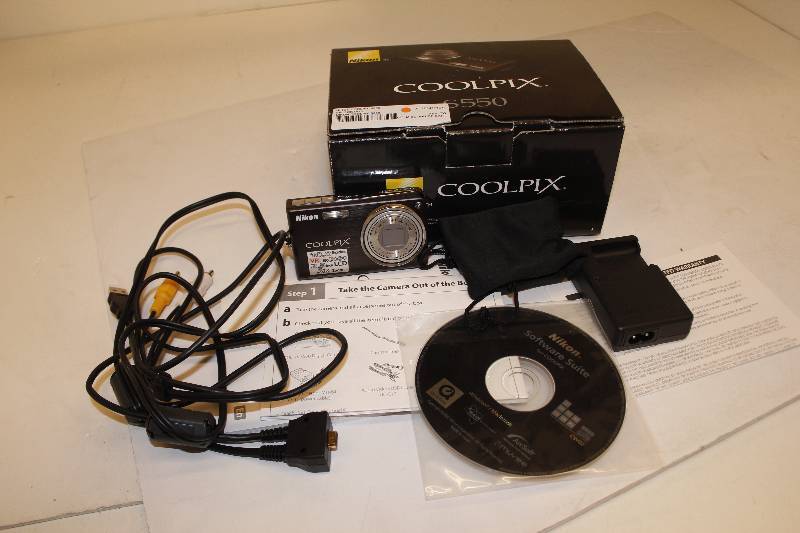 lot 5 image: Nikon Coolpix S550 10.0MP Working Digital Camera