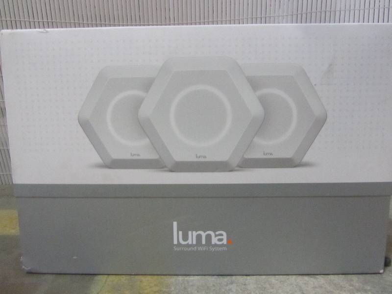 lot 3 image: Luma Intelligent Home Wi-Fi System, White (3-Pack)
