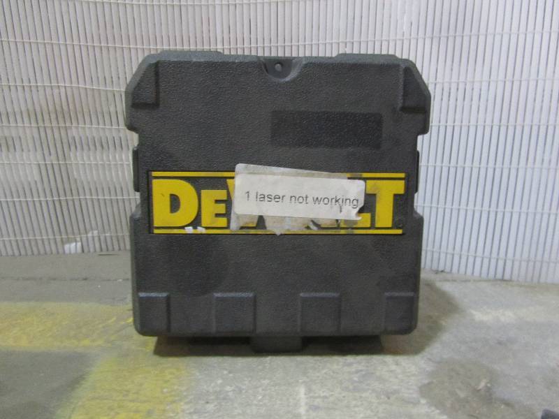 lot 7 image: DEWALT Self Leveling Cross Line and Plumb Spots Laser Level
