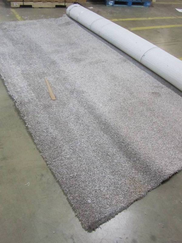 lot 45 image: carpet roll