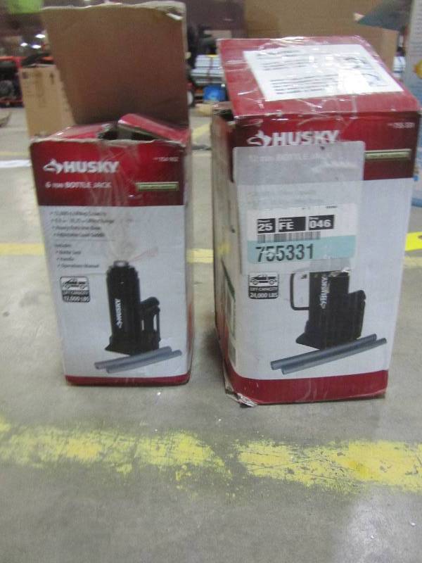 lot 69 image: Husky 6-Ton Bottle Jack12-Ton Bottle Jack