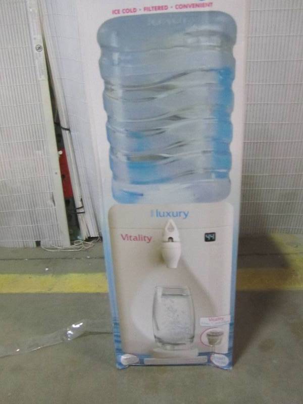 lot 75 image: Little Luxury Vitality Indoor Series 1.8 Gal. Counter Top Filtration System in White