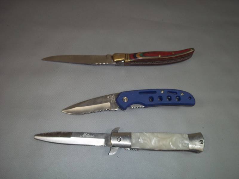 3 Folding Knifes