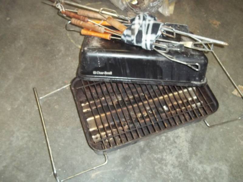 Charbroil Table Top Grill with tools