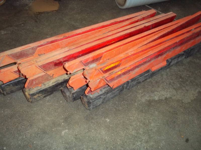 4 Triangle Road Reflectors