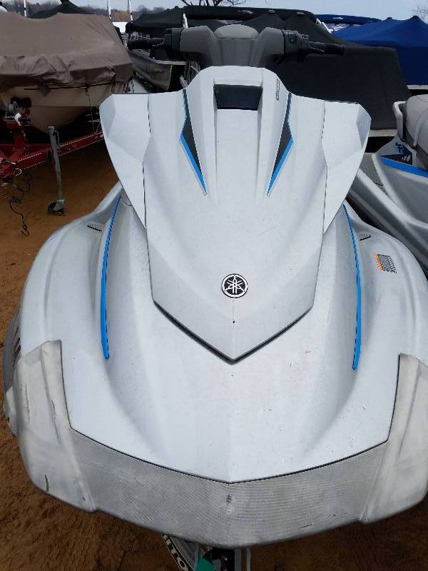 lot 4 image: 2015 Yamaha VX Deluxe