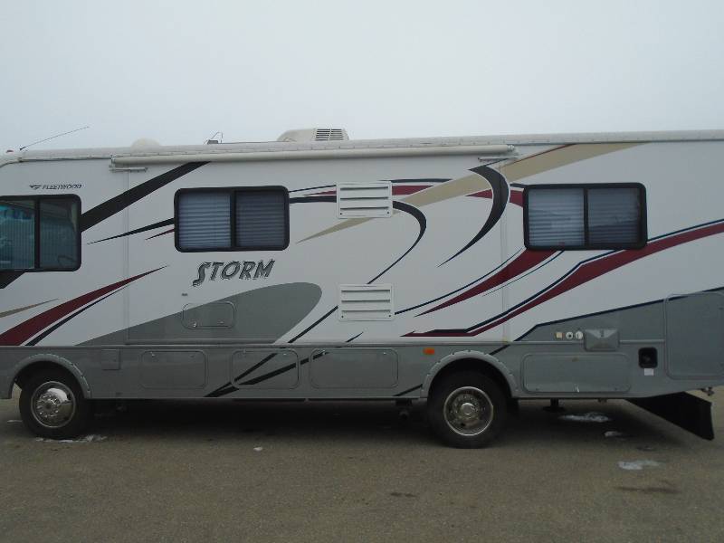 2011 28 ft Class A Fleetwood Storm