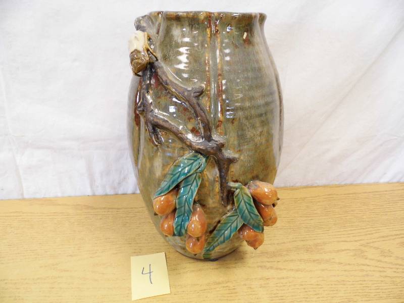 lot 4 image: Pottery Vase