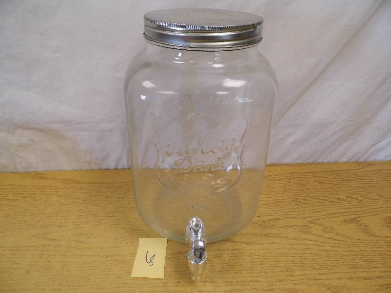 lot 6 image: Glass Drink Dispenser
