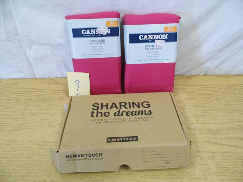 lot 9 image: New Pillow Cases