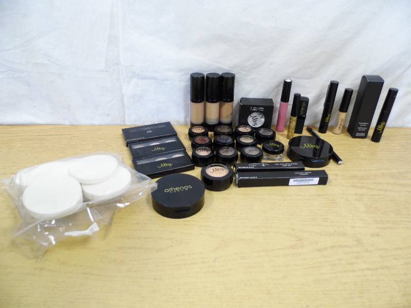 lot 10 image: New Makeup - Sponges