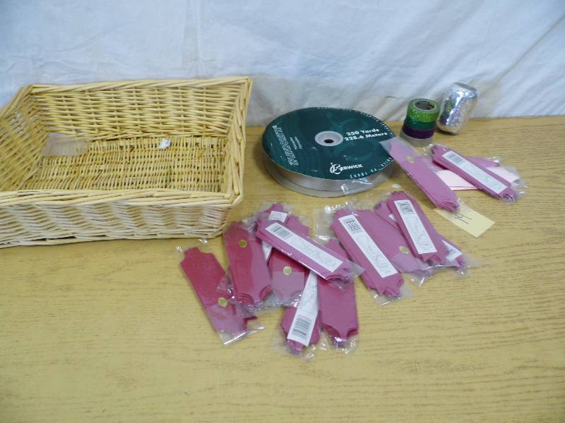 lot 14 image: Ribbon - Bows - Basket