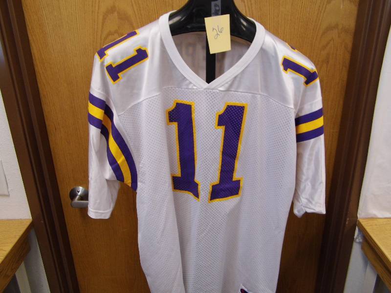 lot 26 image: Vikings Jersey #11