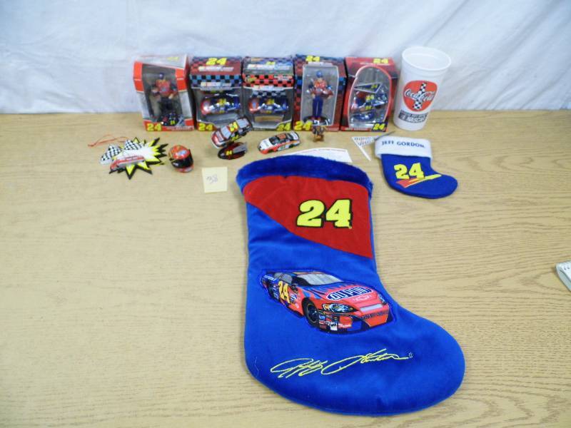 lot 38 image: Jeff Gordon Ornaments - Stockings - Misc