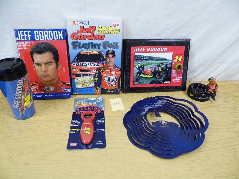 lot 40 image: Jeff Gordon Spinner - Books - Lugnut