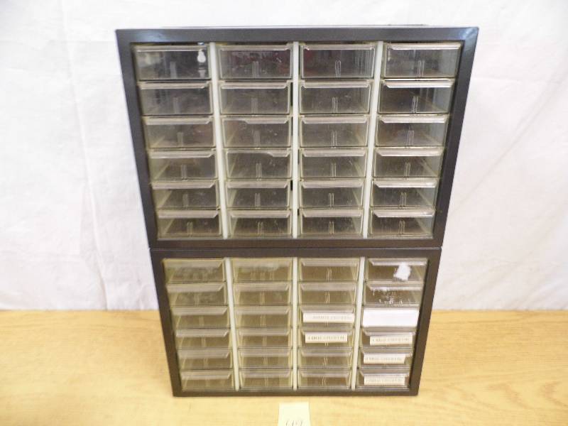 lot 49 image: Organizer