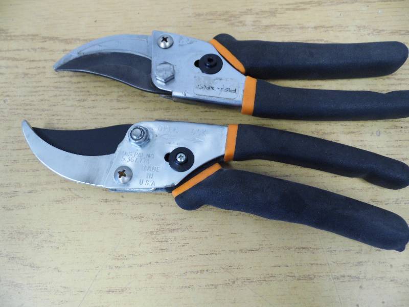 lot 73 image: 2 Pair Fiskars Bypass Trimmers
