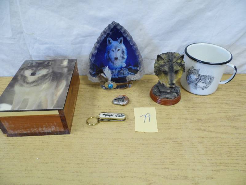 lot 79 image: Wolf Decor