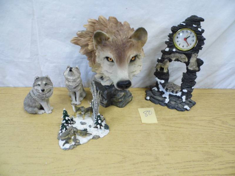 lot 80 image: Wolf Decor