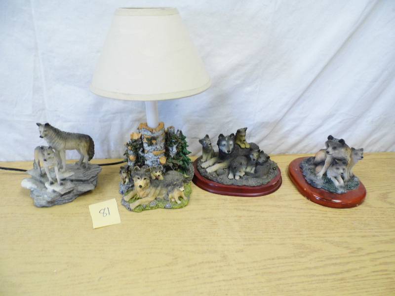 lot 81 image: Wolf Decor