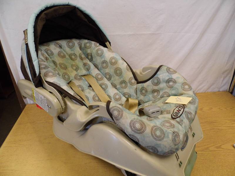 lot 102 image: Graco Car Seat