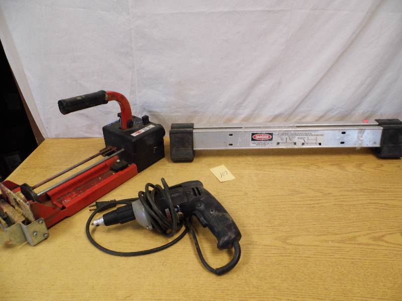lot 107 image: Ladder Stabalizer - Drill - Epoxy Mixer