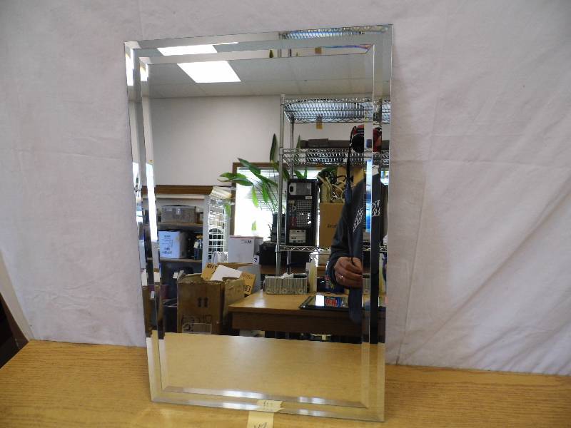 lot 117 image: Mirror