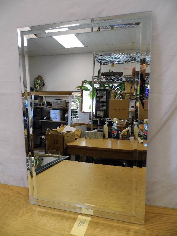 lot 118 image: Mirror
